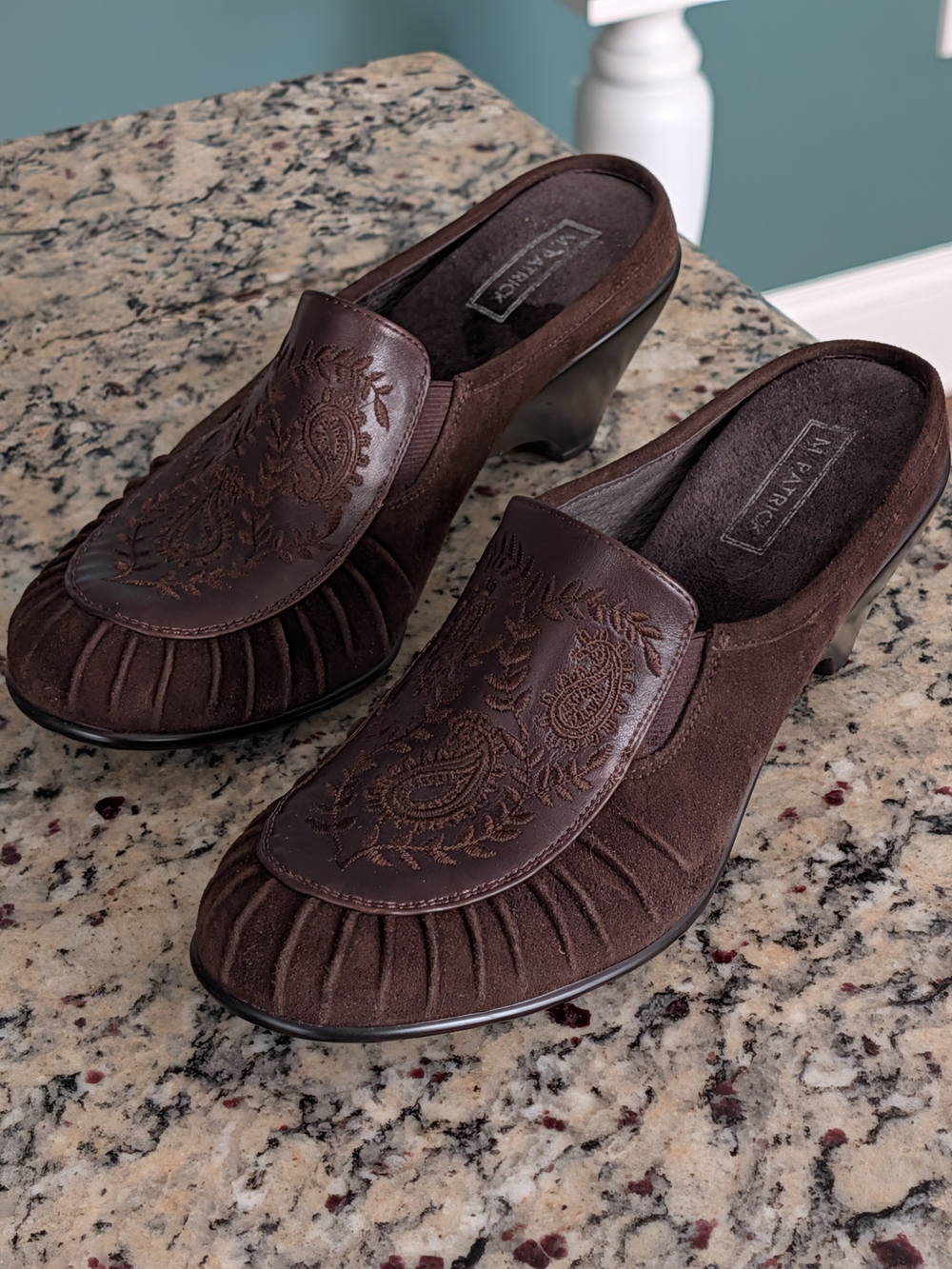M. Patrick "Cara" Pleated Embroidered Leather Mule Clogs -Sz 8.5